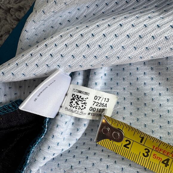 Authentic Mitchell & Ness Grant Hill Pistons 98-99 Away Teal Jersey Tailored 44 - Picture 9 of 13